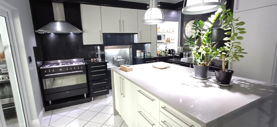 5 Bedroom Property for Sale in Nahoon Valley Park Eastern Cape